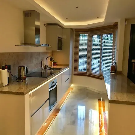 Lomas De Cabopino 度假居 *